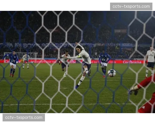 贝尔纳代斯基顶住压力罚入制胜点球，达拉拉球场响起胜利欢呼